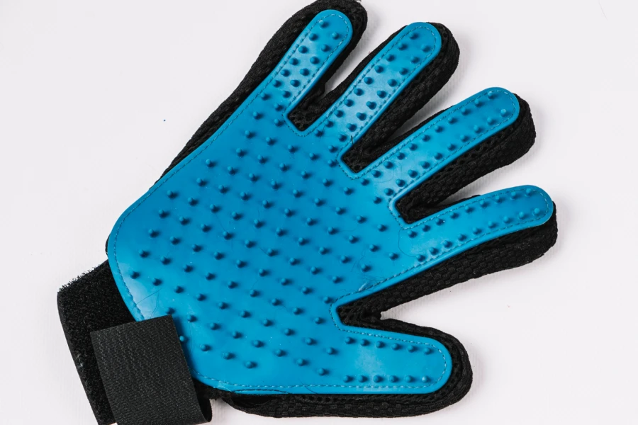 Pet Grooming and Deshedding Glove